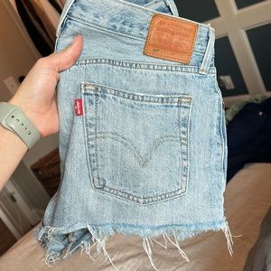 NWOT Levi’s 501 shorts